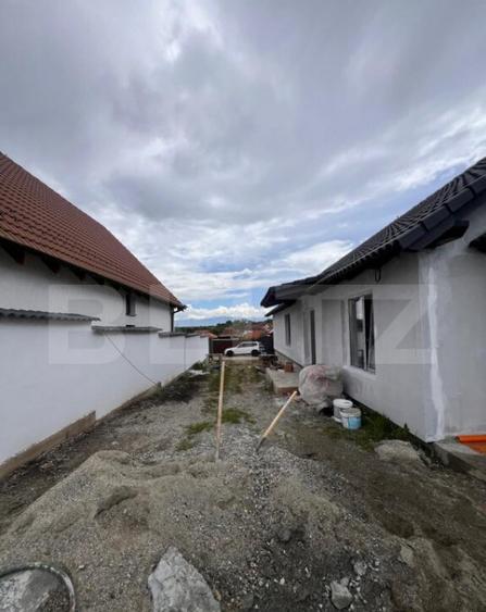 Casa individuala de vanzare, cu 4 camere, 96 mp, zona ?u - 17
