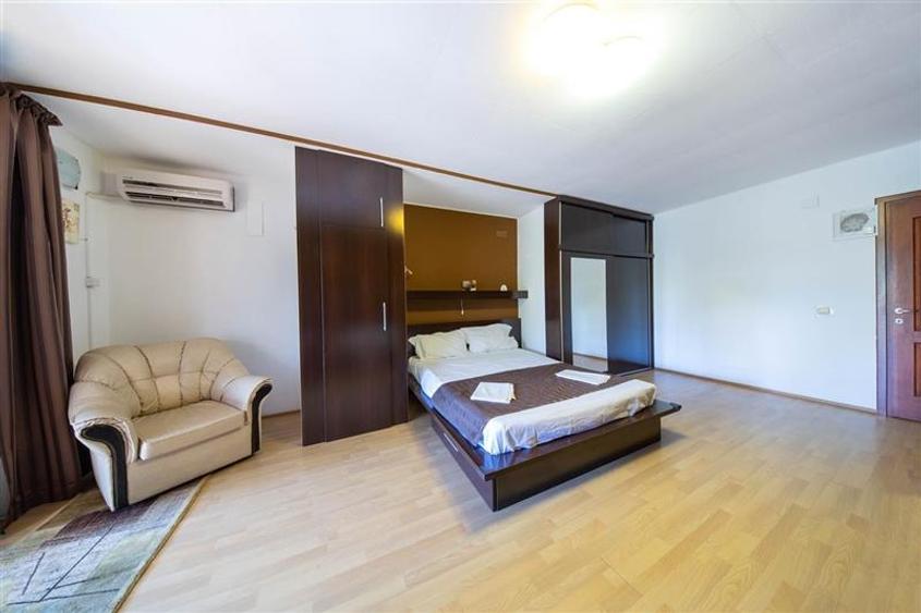 Vanzare Vila/Pensiune 11 camere zona Mamaia Nord langa plaja - 24