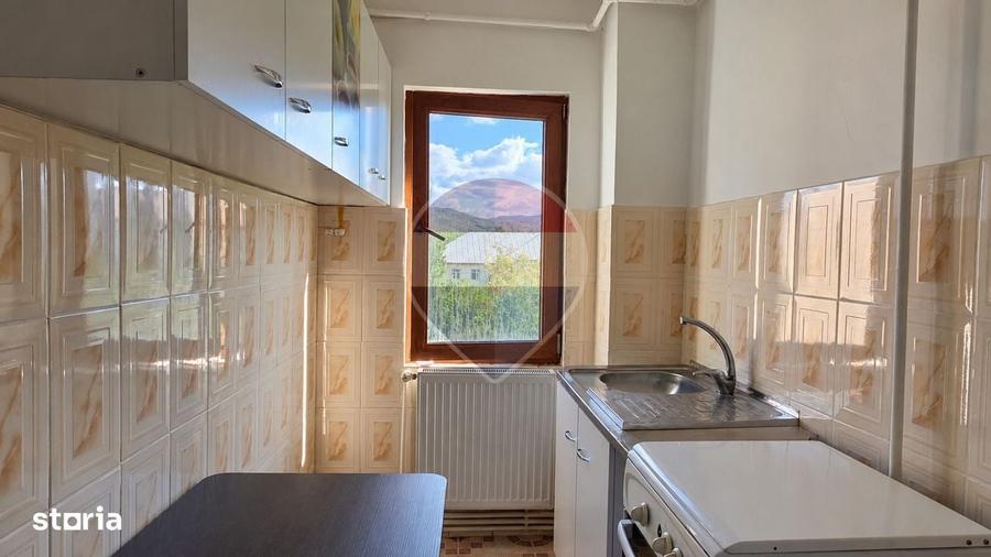 Apartament cu 2 camere semidecomandat în Coman