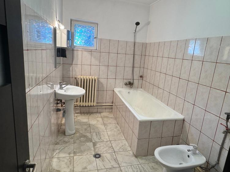 Casă individuală cu 4 camere cu Canalizare în Vatra Luminoasă