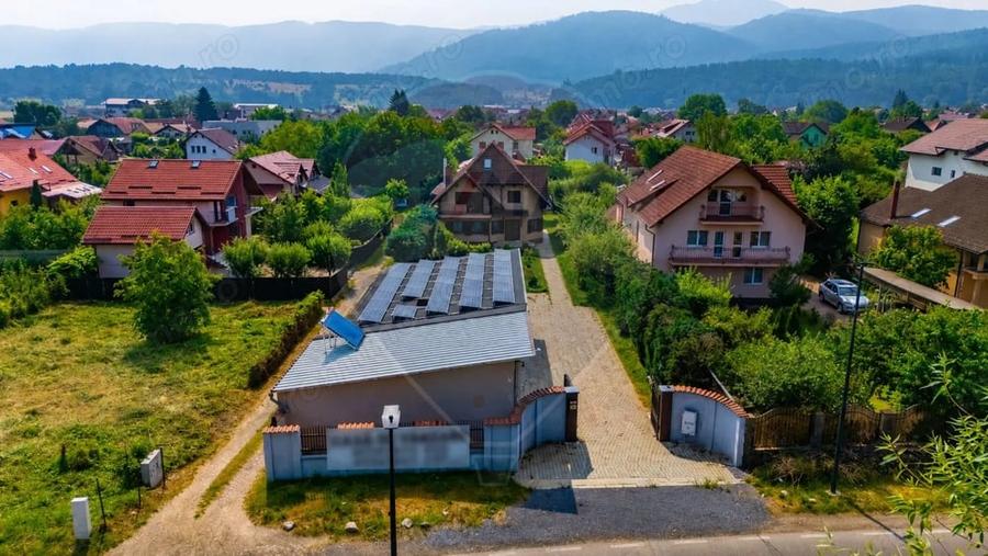 Casă cu Teren 1332 Mp în Cristian