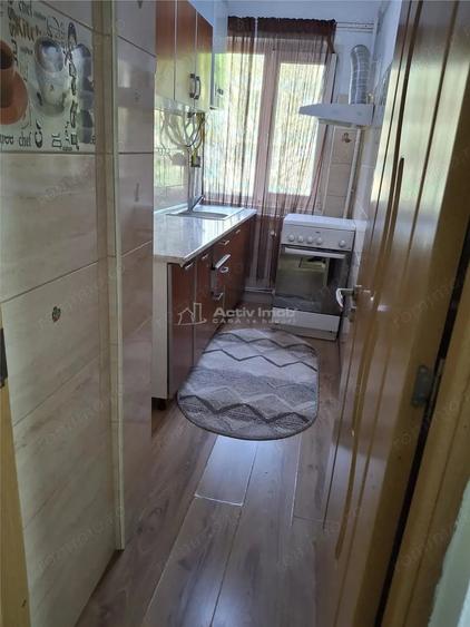 Apartament cu 3 camere semidecomandat în Micro II