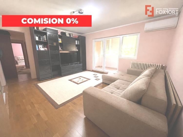 Apartament cu 3 camere semidecomandat, mobilat în Dâmbovița