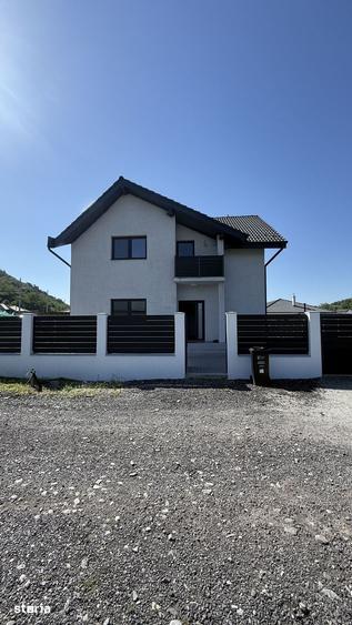 Casă cu 4 camere cu Teren 542 Mp în Central
