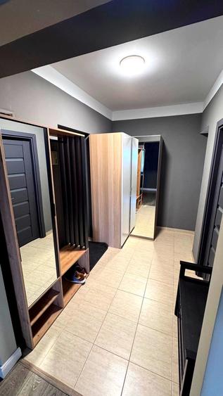 Apartament cu 4 camere decomandat, mobilat în Nicolina