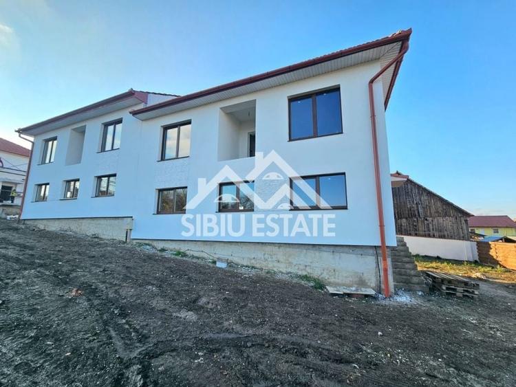 Casă individuală cu 4 camere cu Canalizare în Șura Mică