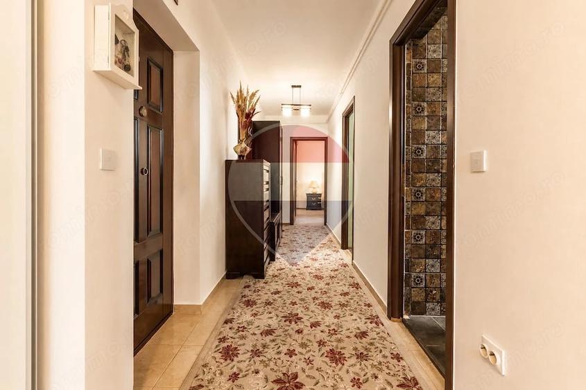 Apartament cu 3 camere decomandat în Bucium