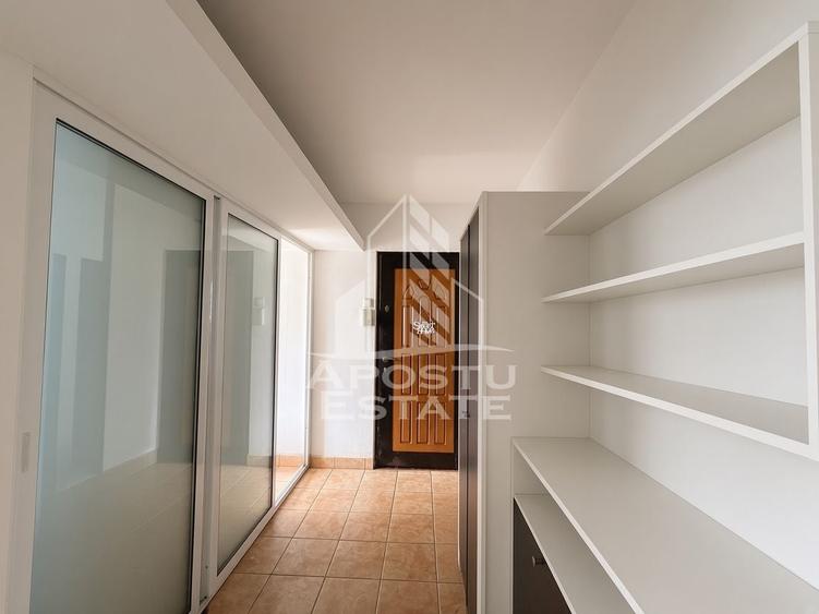 Apartament cu 3 camere semidecomandat, mobilat în Dacia