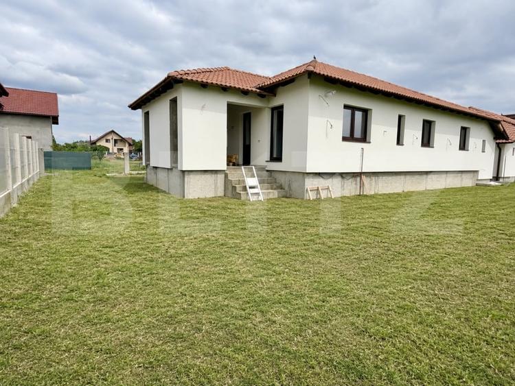 Casă individuală cu 4 camere cu Canalizare în Ighiu