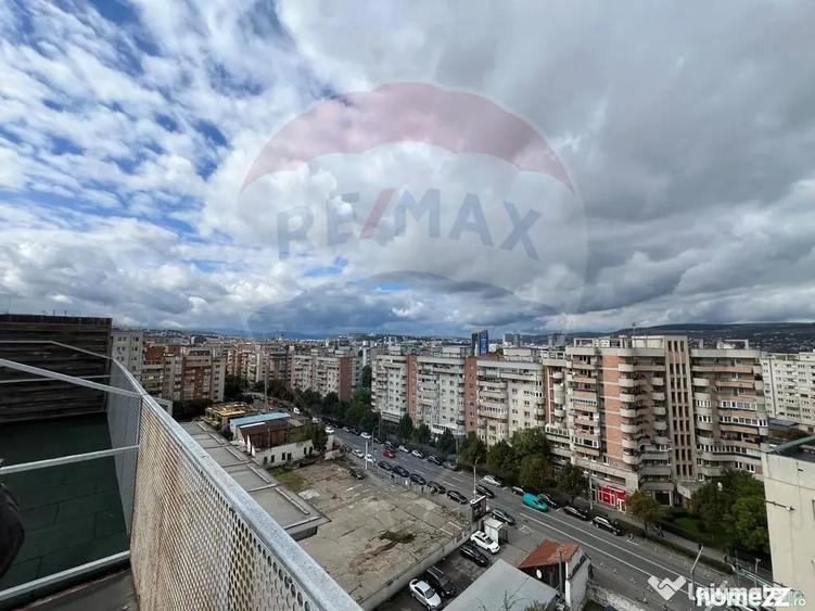 Apartament cu 4 camere semidecomandat în Semicentral