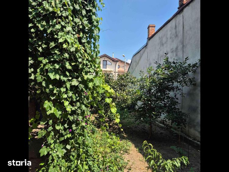 Casă cu 2 camere cu Teren 300 Mp în Andronache