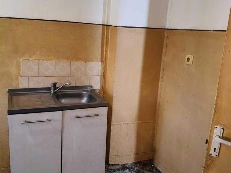 Apartament cu 2 camere semidecomandat în Rovine