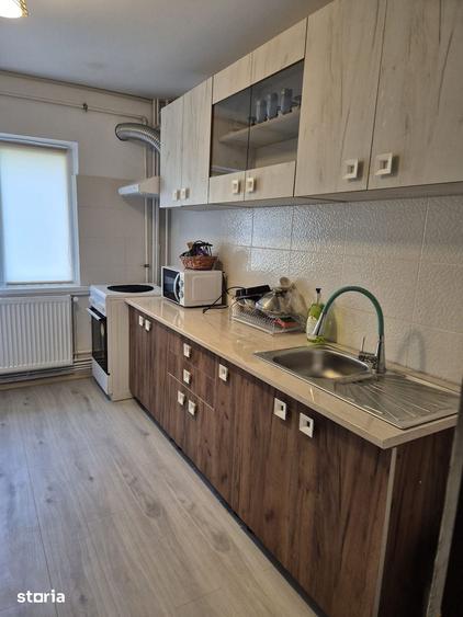 Apartament cu 3 camere decomandat în 1 Mai