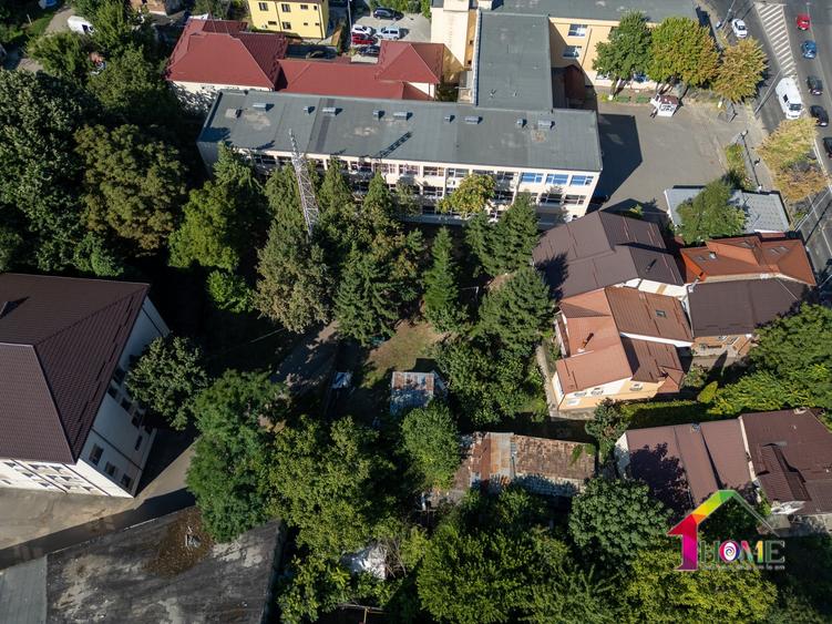 Casă individuală cu 9 camere cu Canalizare în Ultracentral