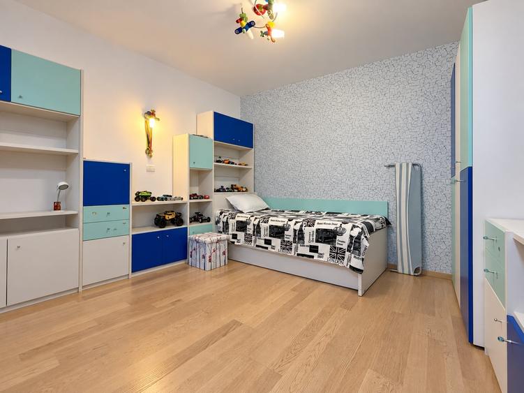 Apartament cu 4 camere decomandat, mobilat în Tomis Nord