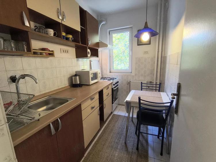 Garsonieră decomandată în Titan