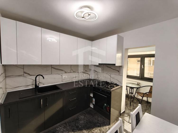Apartament cu 3 camere decomandat, mobilat în Central