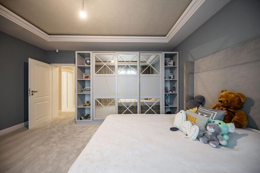 Casă individuală cu 7 camere cu Piscina în Dumbrăvița