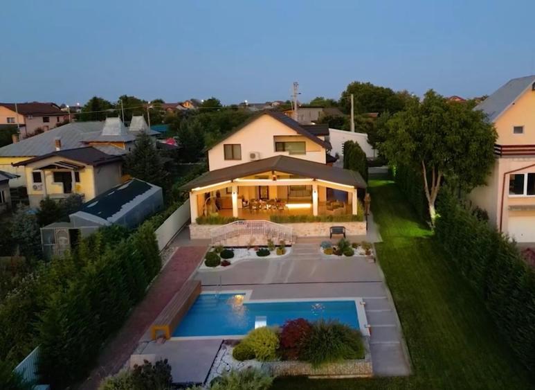 Casă individuală cu 9 camere cu Piscina în Brănești