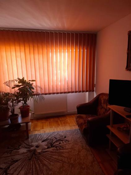 Apartament cu 3 camere decomandat în Exterior Vest