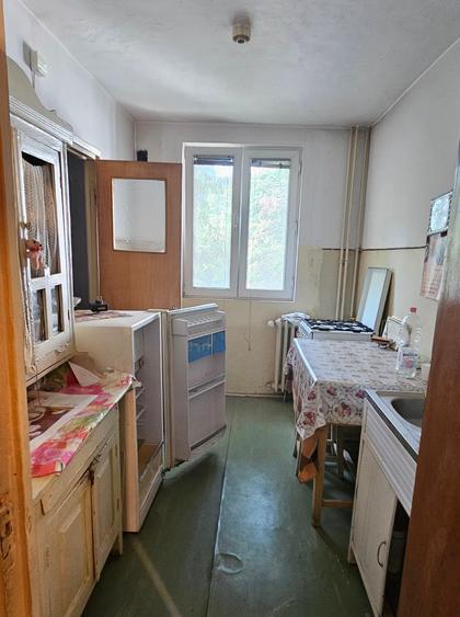 Apartament de 3 camere decomandat, etaj 2, str Codrii Neamțului - 2