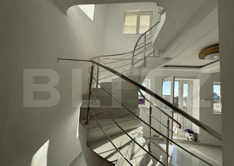 Casa cu 9 incaperi, P+1 283.69 mp, cartier Romanesti - 5