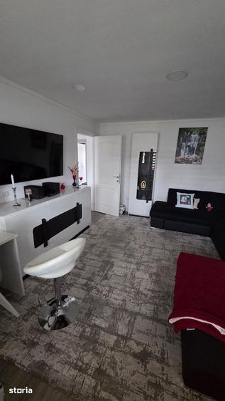 Apartament cu 3 camere în Micro 16