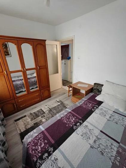 Apartament cu 2 camere, decomandat,  zona Podu Ros - 2