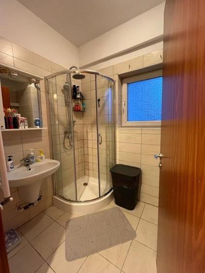 Proprietar vand apartament 2 camere + 1 loc de parcare - 10