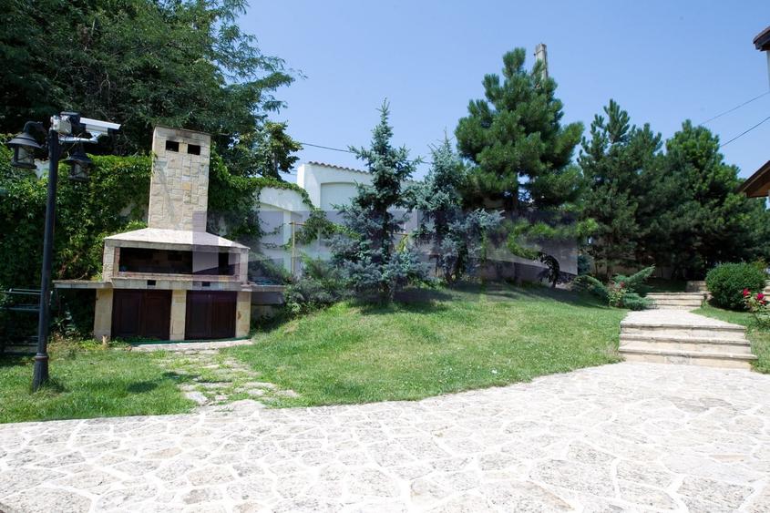 Casă individuală cu 10 camere cu Canalizare în Siliștea Snagovului