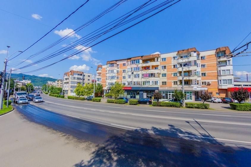 Republicii, apartament cu 3 camere-dubla orientare, de vanzare