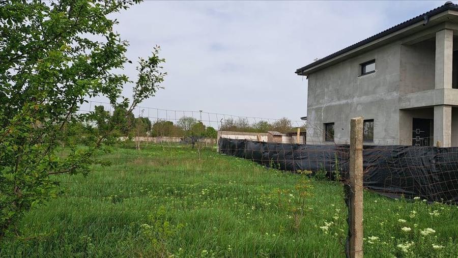 KM.5, EN-GROS TEREN 333 MP. DESCHIDERE 12.40 M, INTRAVILAN,INTRE VILE, UTILITATI - 2