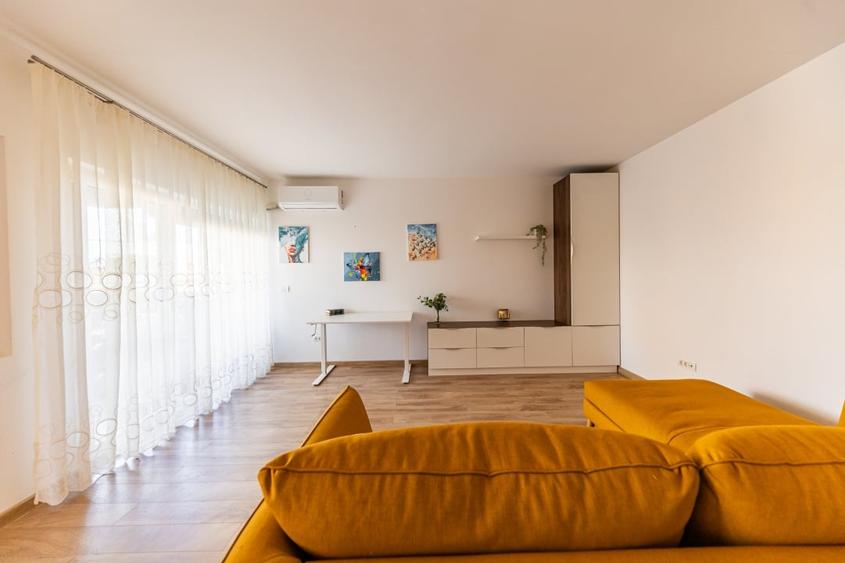 Apartament 3 cam, 76 mp + balcon, etaj 1,  Dumbravița, str. Rodiei,  Comision 0% - 2