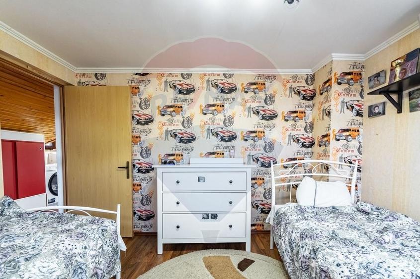 Casă spațioasă 350 mp utili, Teren 650 mp, Garaj subteran, Tractorul - 49