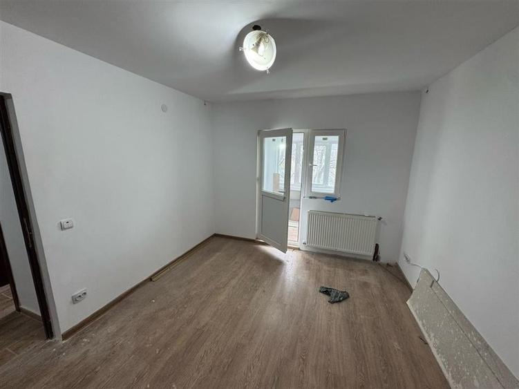 Ap 2 cam, 60 mp utili, et 2/3, hol patrat logie si balcon,renovat ! - 9