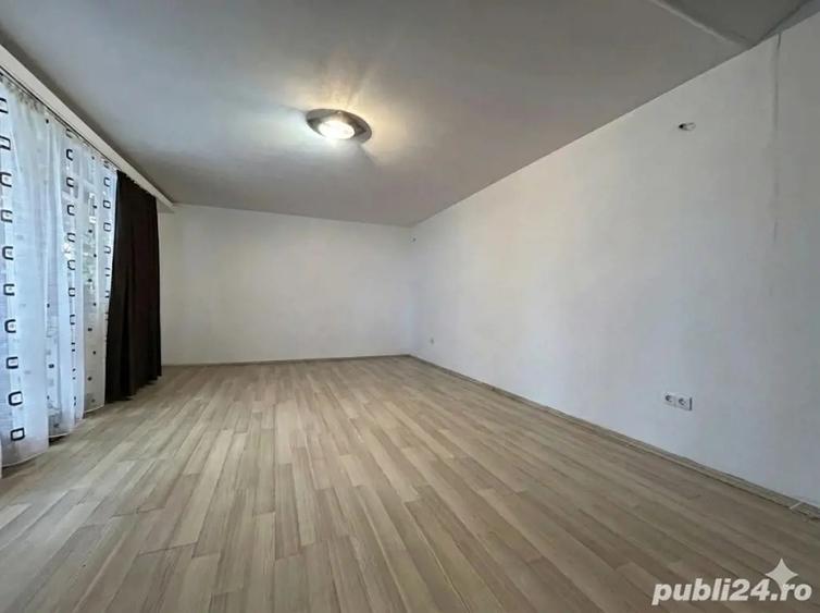 Spa?iu de 35 mp cu balcon si baie Zona Lupeni Lazaret - 9