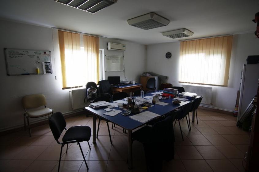 10661mp de platforma multifunctionala, cladire birouri, hale, 66eur/mp. - 2