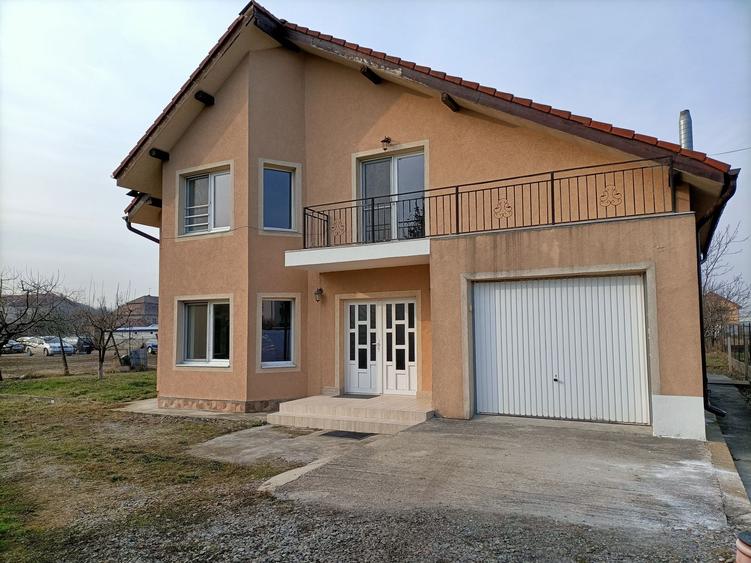 Casă individuală cu 6 camere cu Canalizare în Apahida