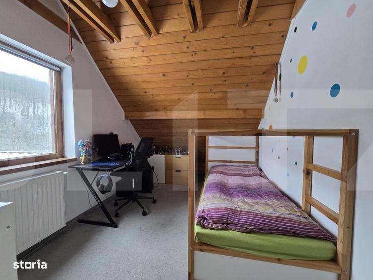 Casă cu 8 camere cu Teren 1122 Mp în Ciurila