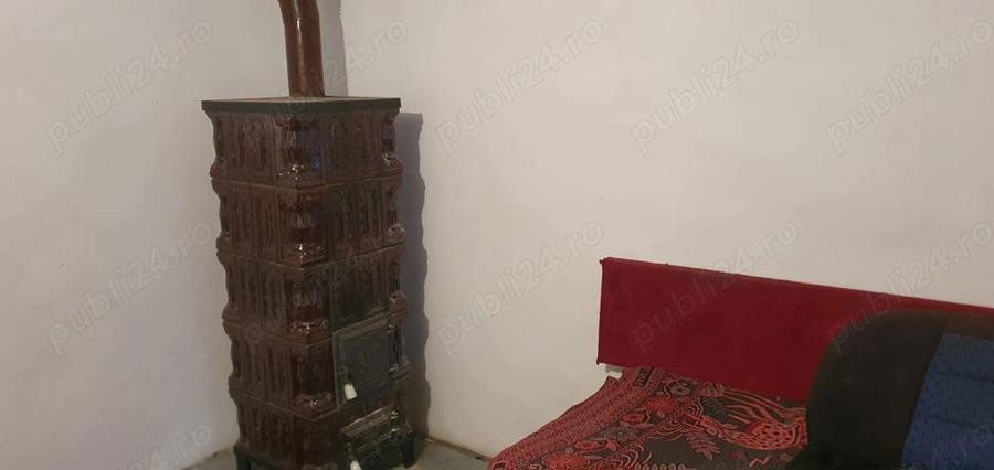 Casa, grajd, gradina plus dependinte - 4