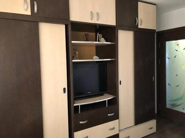 de vanzare apartament 3 camere, zona centrala oras Buhusi, jud.Bacau, complet mobilat si utilat - 2