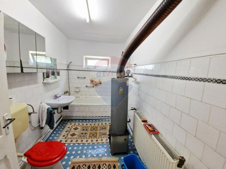 Vand sau schimb cu apartament  2 sau 3 camere si diferenta - 10