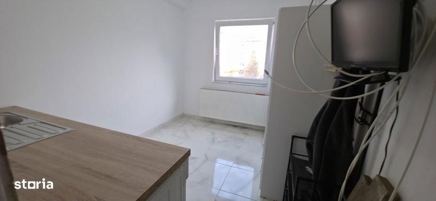 Etajul 2 zona Dacia - Biserica , libera - 3