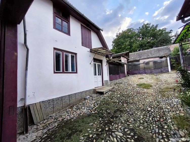Casă cu 6 camere cu Teren 1846 Mp în Răhău