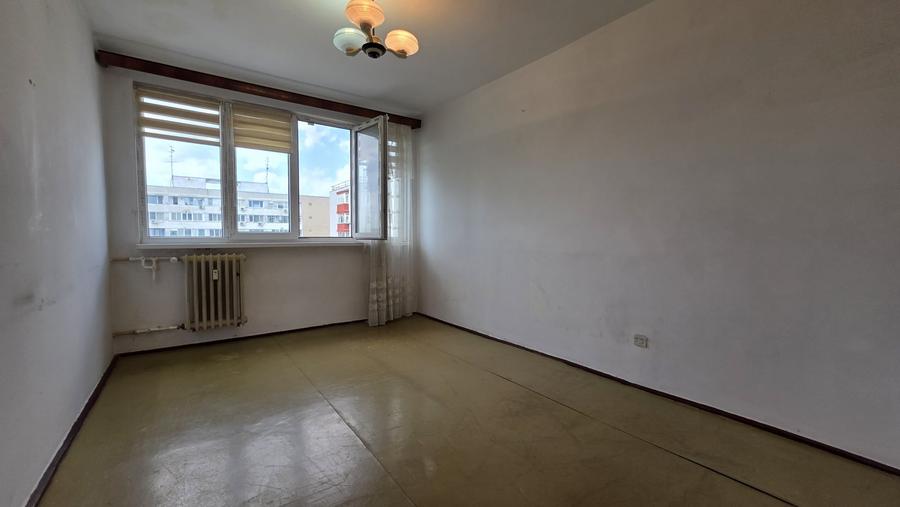 Apartament cu 3 camere decomandat în Berceni