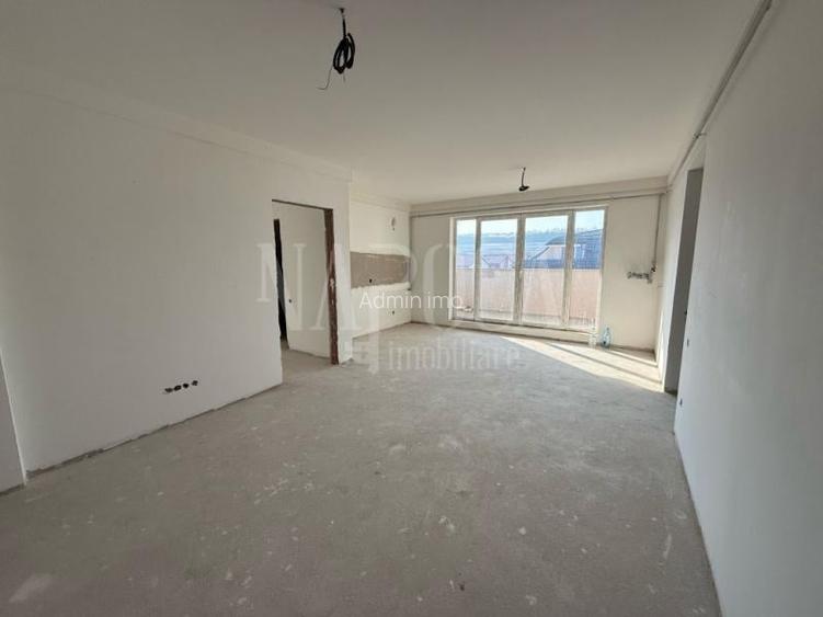 Apartament 4 camere de vanzare in Floresti