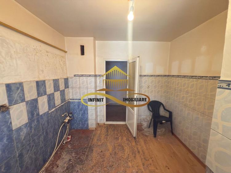 De vanzare apartament 3 camere Roman Neamt - 4