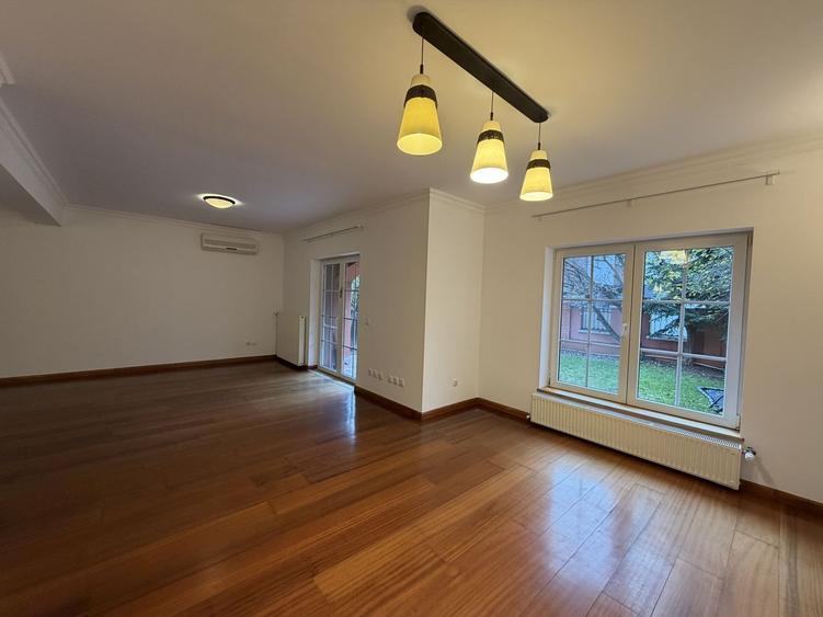 Vila semimobilata  cu 3 dormitoare, piscina exterioara, complex - 6