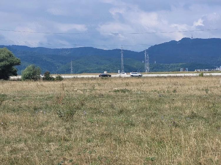 Teren de 7600 mp, în Central