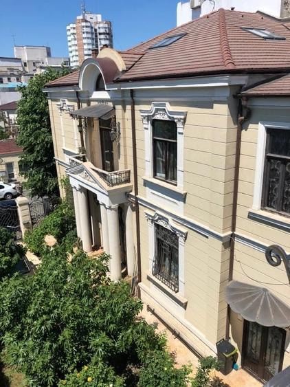 Casă individuală cu 11 camere cu Teren 470 Mp în Capitol